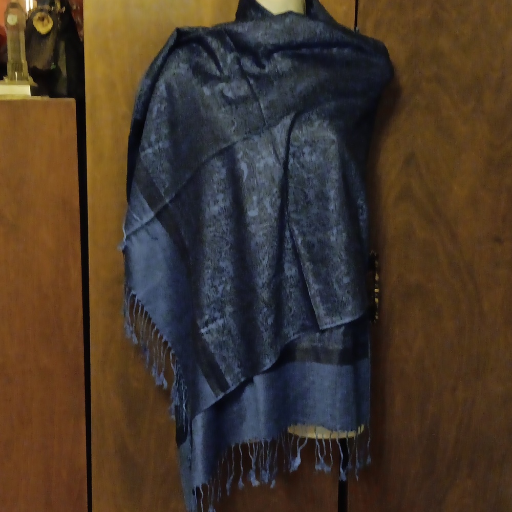 NWT NAVY JACQUARD WOOL / SILK SCARF